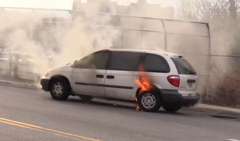 Selain Kabel, Ini 7 Penyebab Terjadinya Kebakaran Mobil