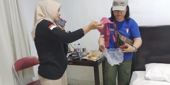 Momen Satpol PP Bengkulu Selatan Razia Hotel: Temukan 'Cairan', Kondom, dan Pakaian Dalam