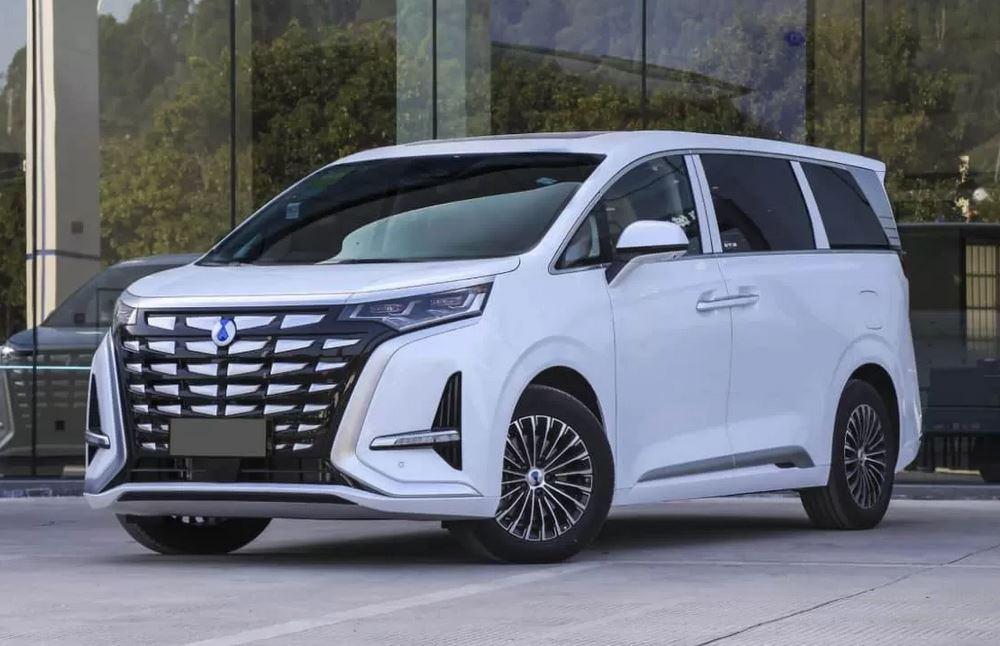 MPV Setara Alphard Super Irit dan Canggih Resmi Meluncur