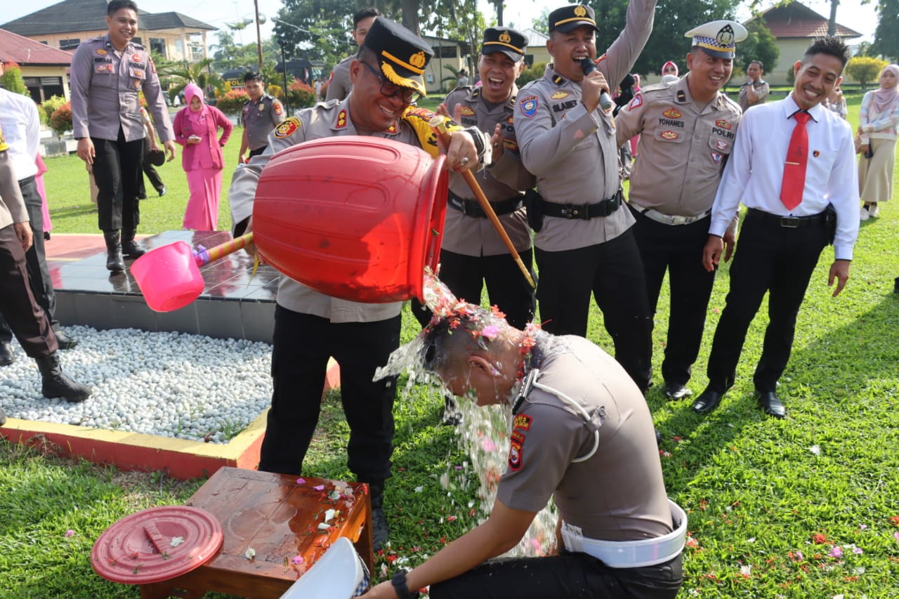 33 Anggota Polres Bengkulu Selatan Naik Pangkat, Ini Pesan Kapolres 