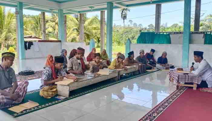 Melihat Tradisi Ramadan di Pondok Pesantren: Ngaji Kitab Klasik Secara Bandongan