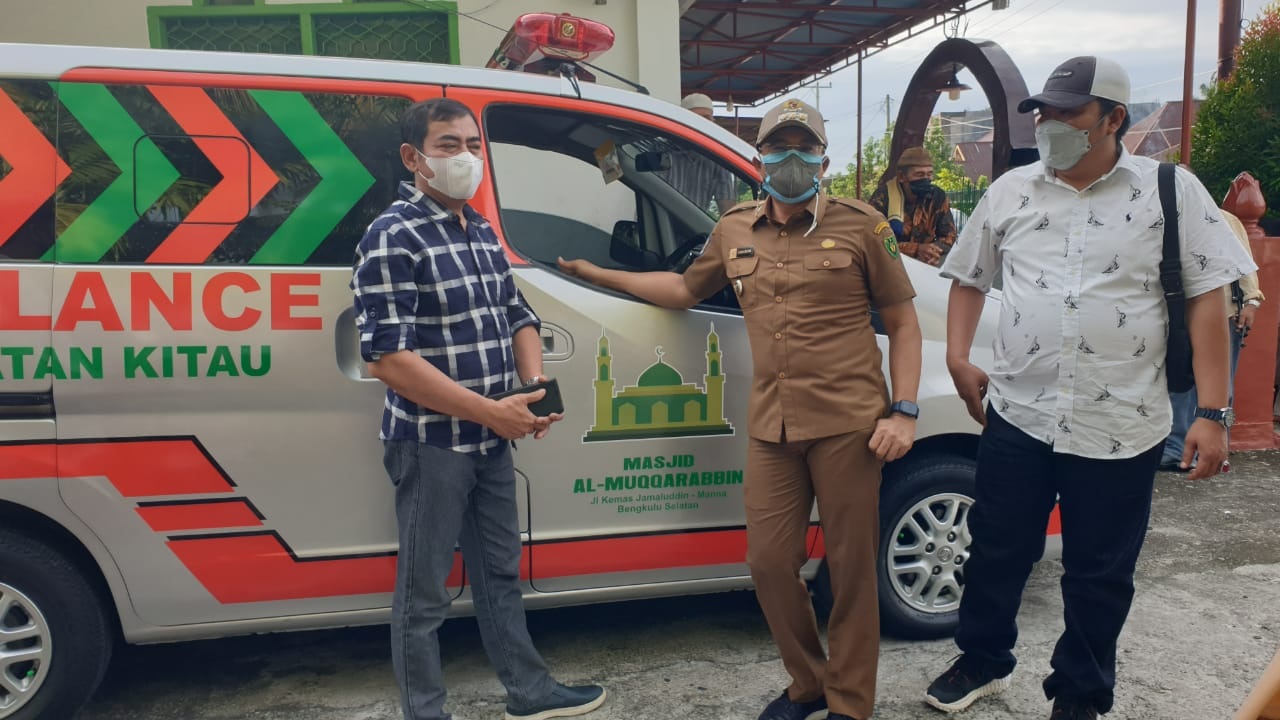 Serahkan Ambulance, Makrizal Nedi: Untuk Membantu Adiak Sanak