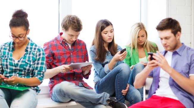 Generasi Muda Jangan Sibuk Main Handphone