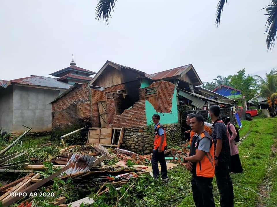 Pemkab Bengkulu Selatan Bantu Korban Bencana