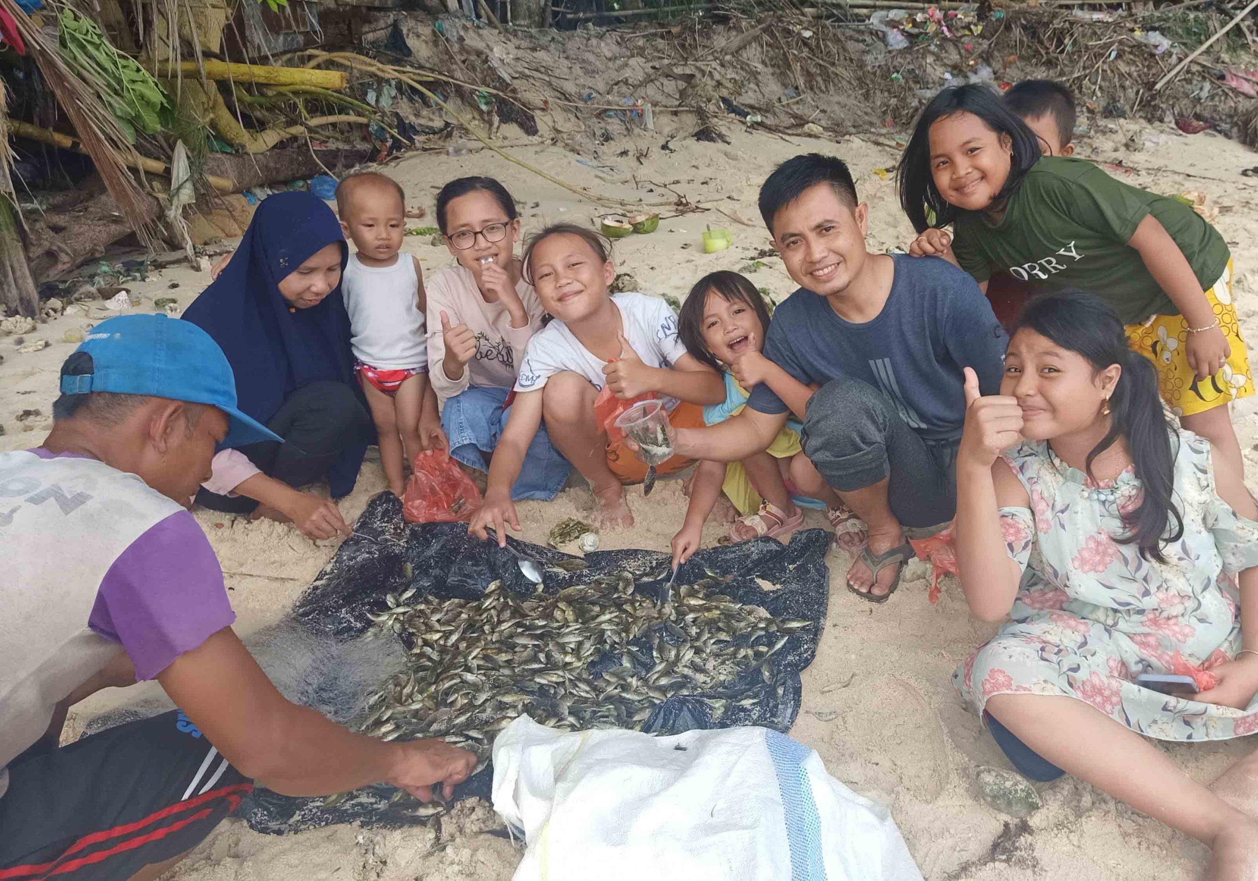 Warga Pesisir Ramai-Ramai Panen Kenihay