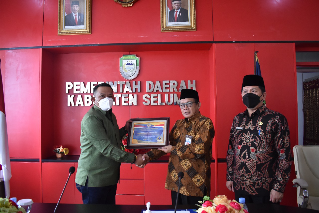 Mantap, Bupati Seluma Terima Penghargaan Kemenkeu