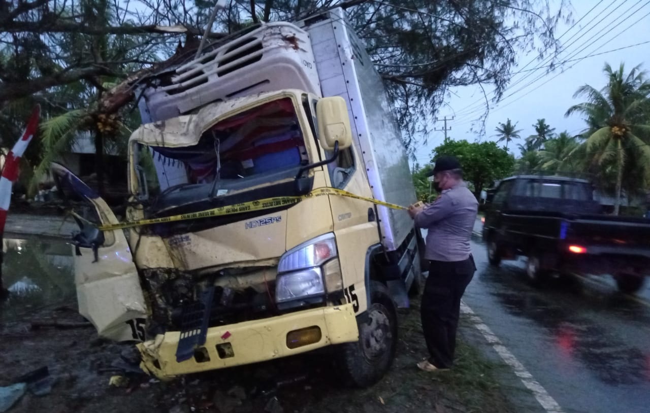 Ngantuk, Sopir Colt Diesel Patah Kaki