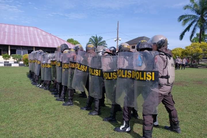 Personel Polres BS Berlatih Hadapi Aksi Unjuk Rasa