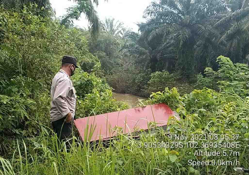 Peti Jenazah di Pinggir Jalan Hebohkan Warga Babatan