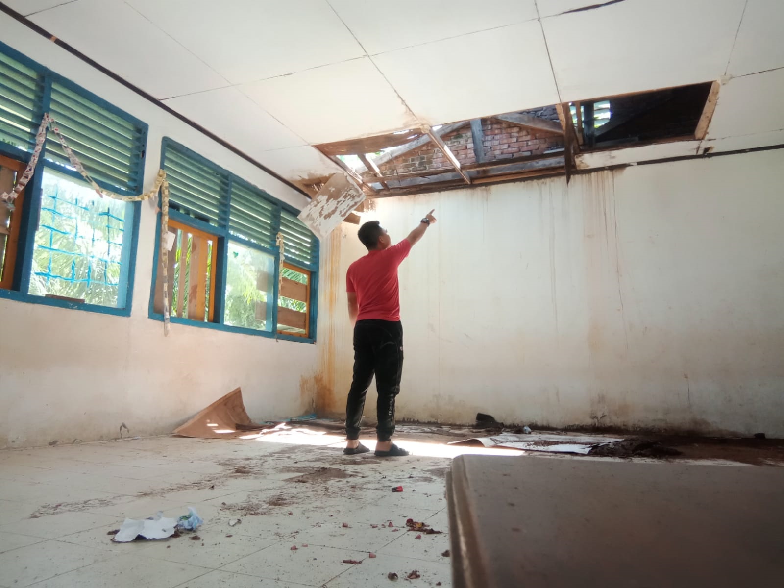 Lapor Pak…WC Tak Berfungsi, Atap Jebol : Murid SDN 88 Terpaksa Mengungsi