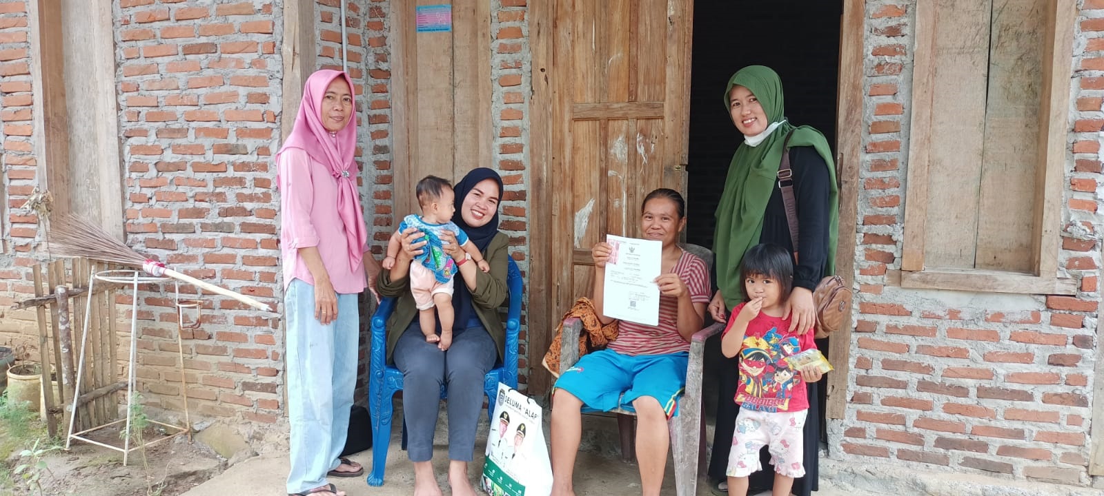 Anak Baru Lahir Didatangi Istri Bupati