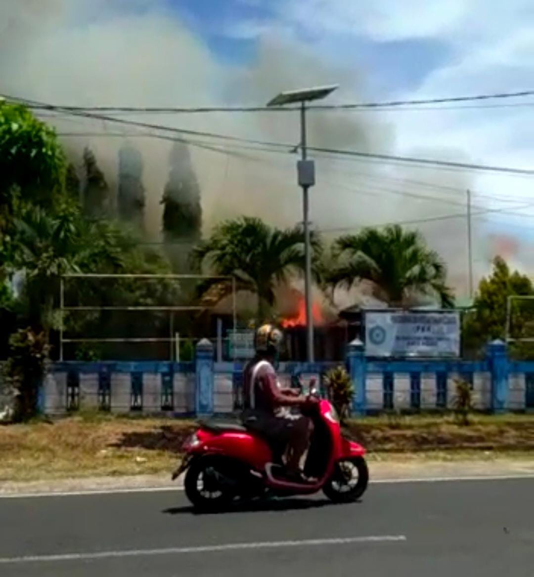 Kantor Camat Ratu Agung Kota Bengkulu Luluh Lantak