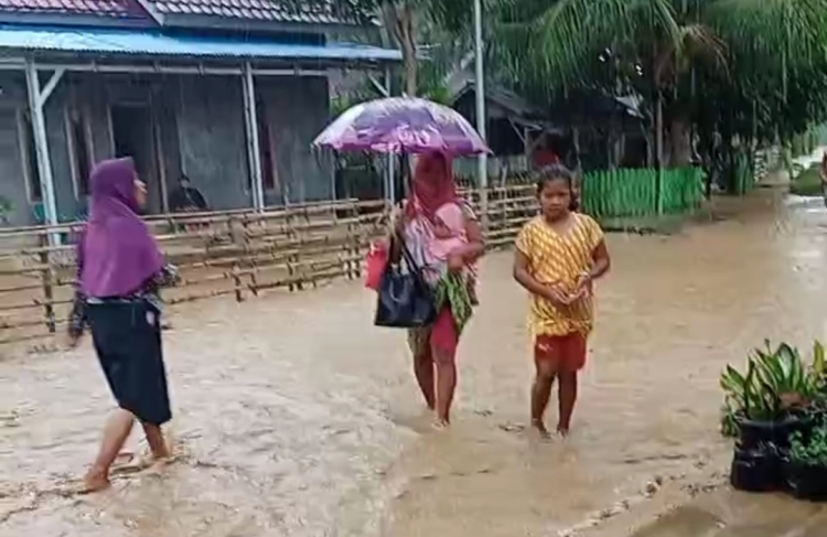 Suku Tiga Dihantui Banjir
