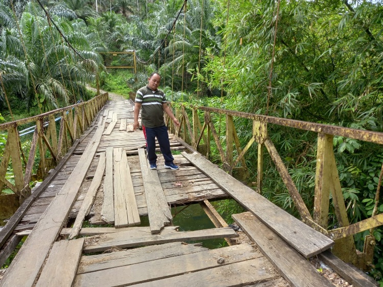 Jembatan Antar Desa Rusak Berat