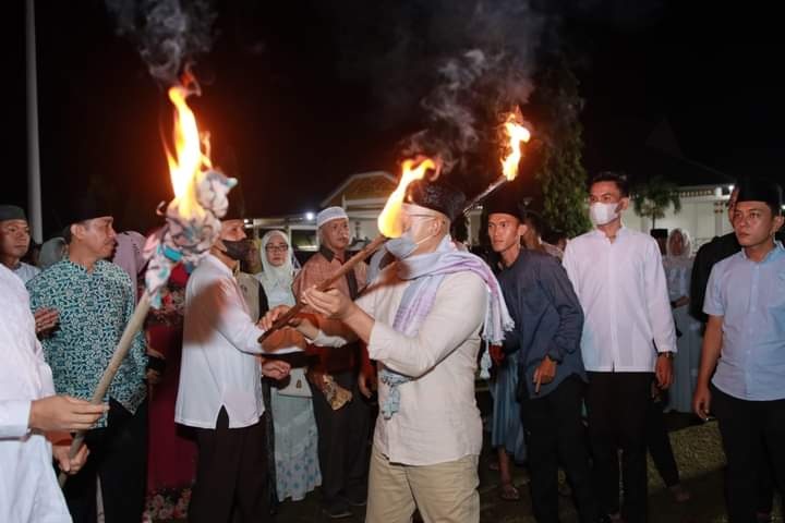 Membara, Ratusan Lanjaran Dibakar