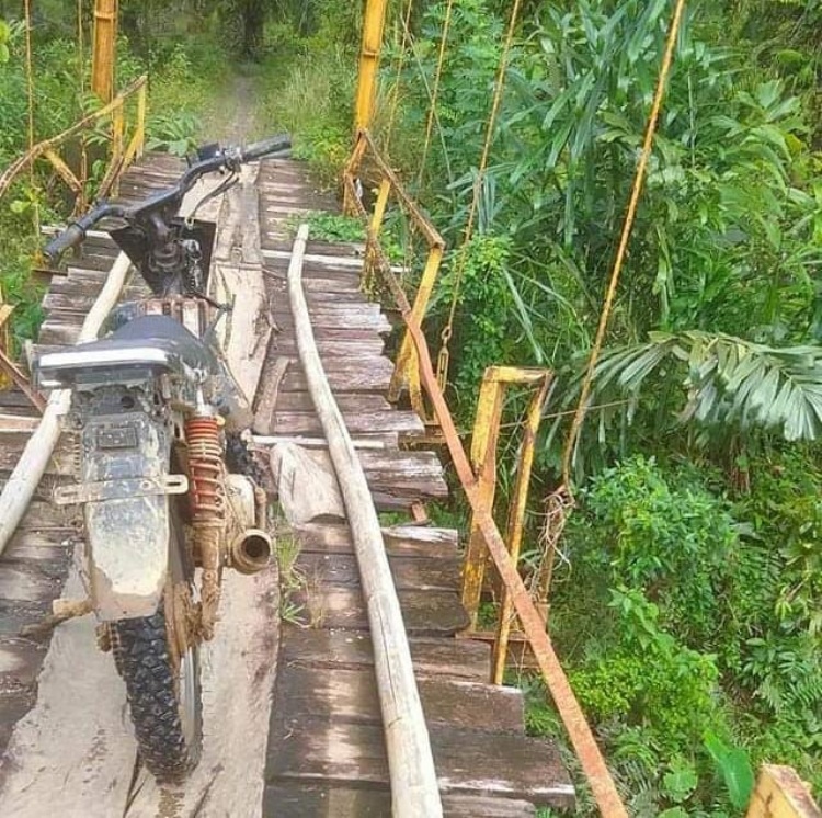 Goro Perbaiki Irigasi dan Jembatan Gantung