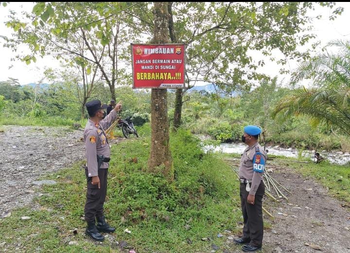 Wisatawan Dilarang Mandi di Sungai Ini !!!