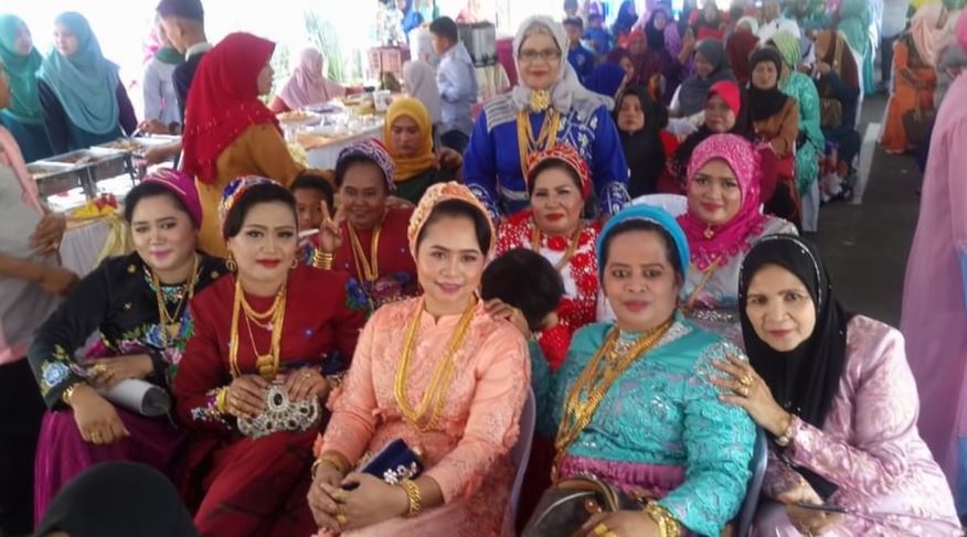 Bukan Pamer! Ini 8 Cara Memakai Gelang Emas dengan Benar Agar Tampil Berkelas