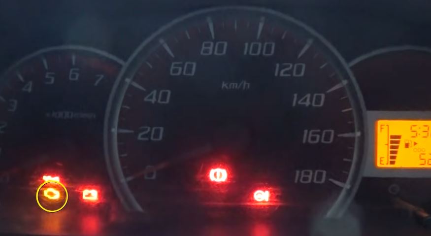 Lampu Indikator Check Engine Tetap Menyala Usai Starter? Jangan Panik, Mungkin Ini Penyebabnya