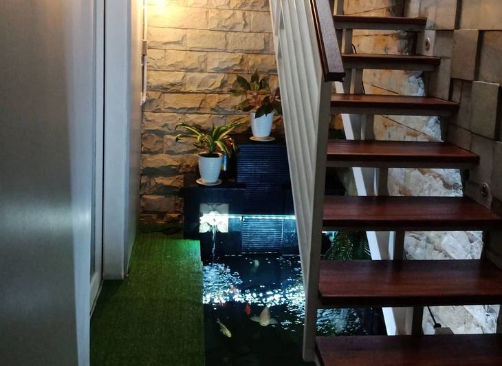 8 Inspirasi Desain Kolam Ikan di Dalam Rumah yang Unik dan Menenangkan