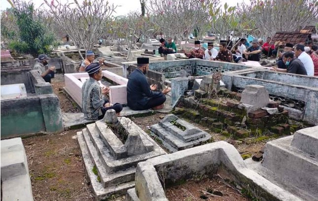 Hukum Membaca Alquran di Kuburan, Ustadz Abdul Somad: Menurut Imam Syafi’i Dianjurkan, Nih Dalilnya