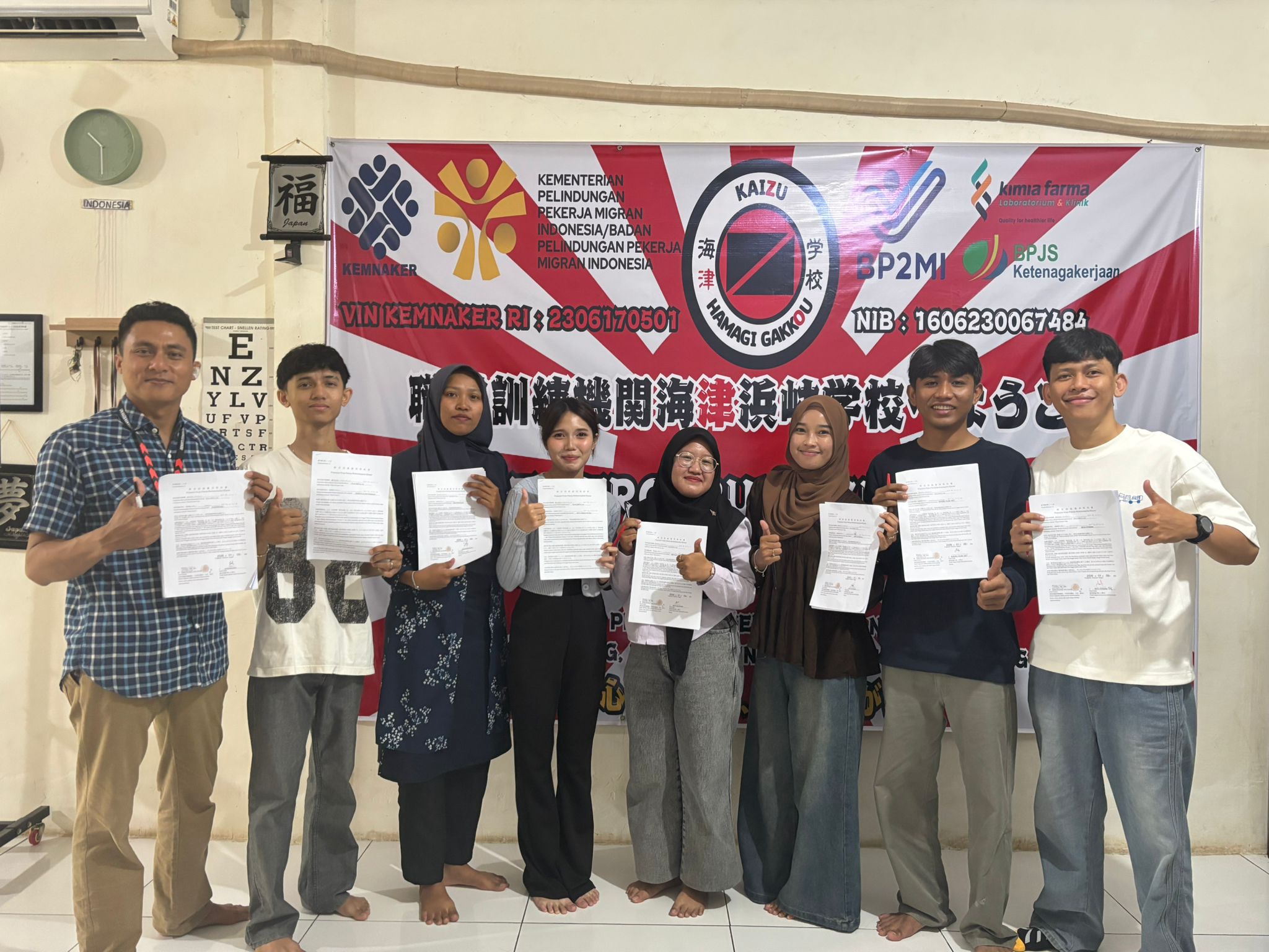 8 Alumni LPK Kaizu Hamagi Gakkou Teken Kontrak Kerja Tokutei Ginou di Jepang