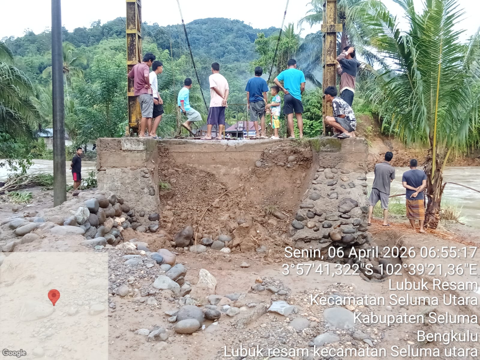 BREAKING NEWS: Jembatan Jebol, Akses Warga Lubuk Resam Lumpuh Total
