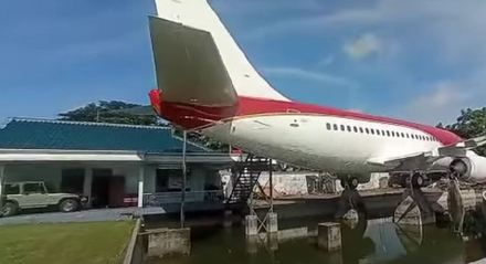 Viral Pesawat Boeing 737 Parkir di Halaman Rumah Warga Nganjuk, Dibeli Rp1 Miliar, Nih Pemiliknya