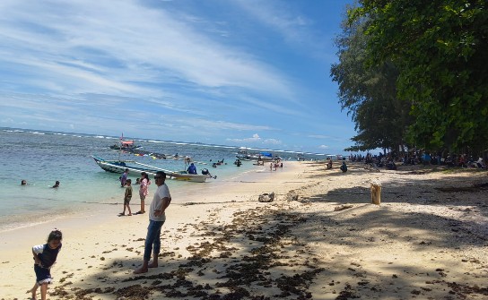 Lebaran di Kaur: Ribuan Wisatawan Serbu Objek Wisata Pantai