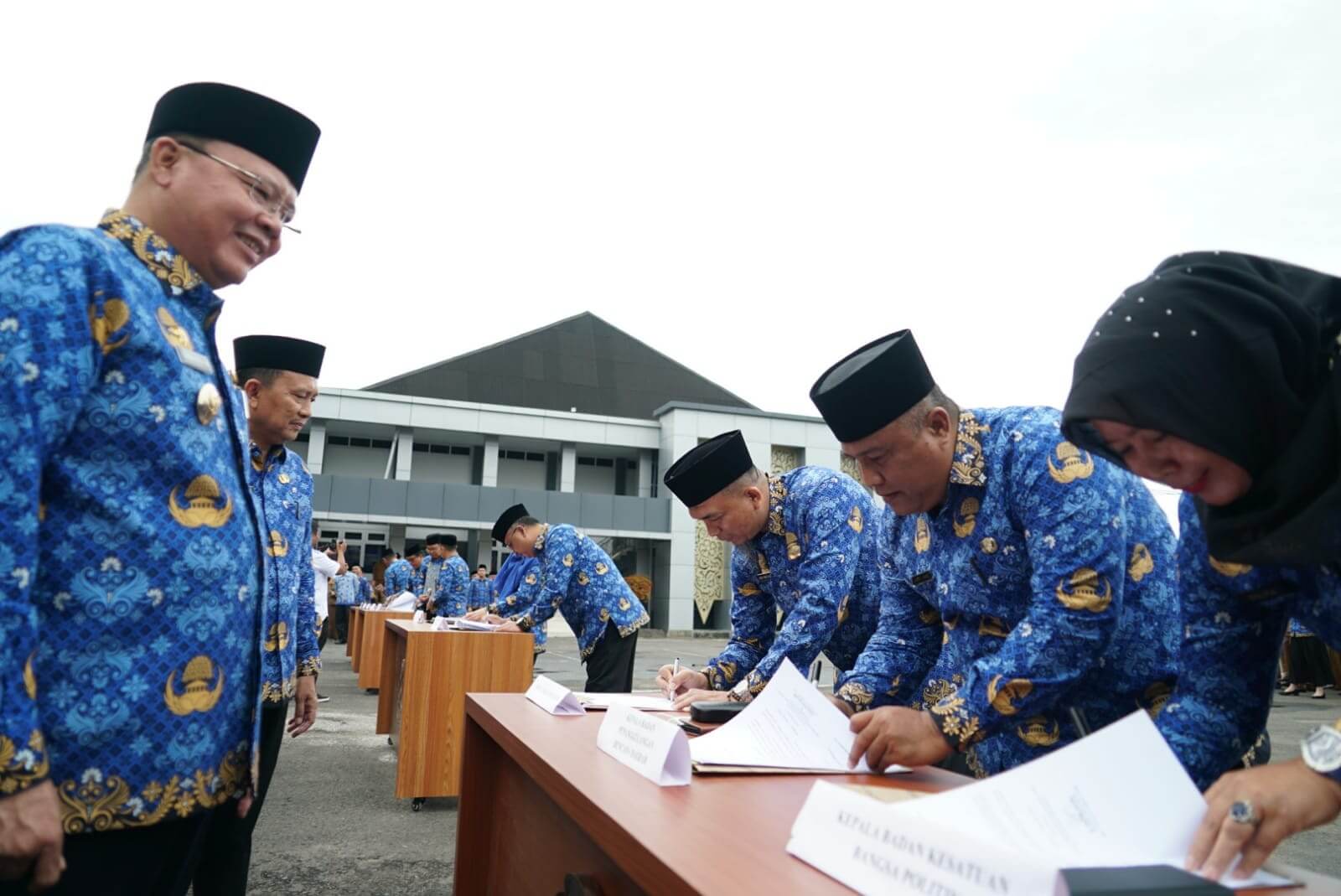 Disaksikan Gubernur Bengkulu, Seluruh Pejabat Pemprov Tanda Tangani Perjanjian Kerja, Berikut Isinya