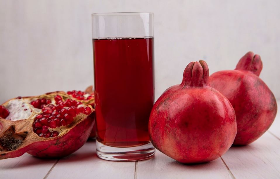 6 Minuman yang Membantu Melembapkan dan Menutrisi Kulit di Musim Hawa Kering