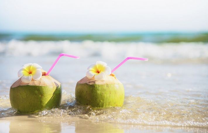 Apakah Penderita Diabetes Boleh Minum Air Kelapa Muda?