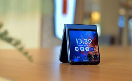 Motorola Razr 60: Comeback Ikonik yang Menarik, Tapi Belum Sempurna