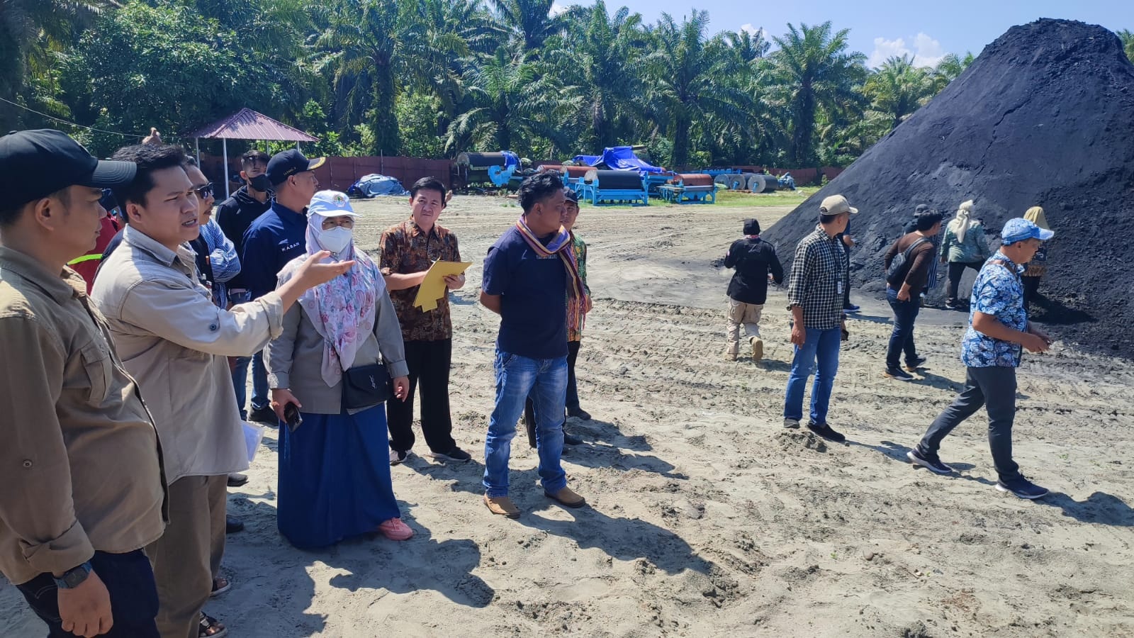 Warga Larang Pasir Besi Dibawa Keluar