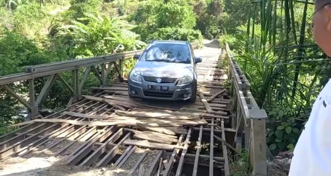 Lapor Pak!! Jembatan Napal Jungur Rusak Parah
