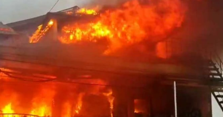 Kebakaran Hebat, Gedung Lantai Tiga Di Bengkulu Dilalap Api
