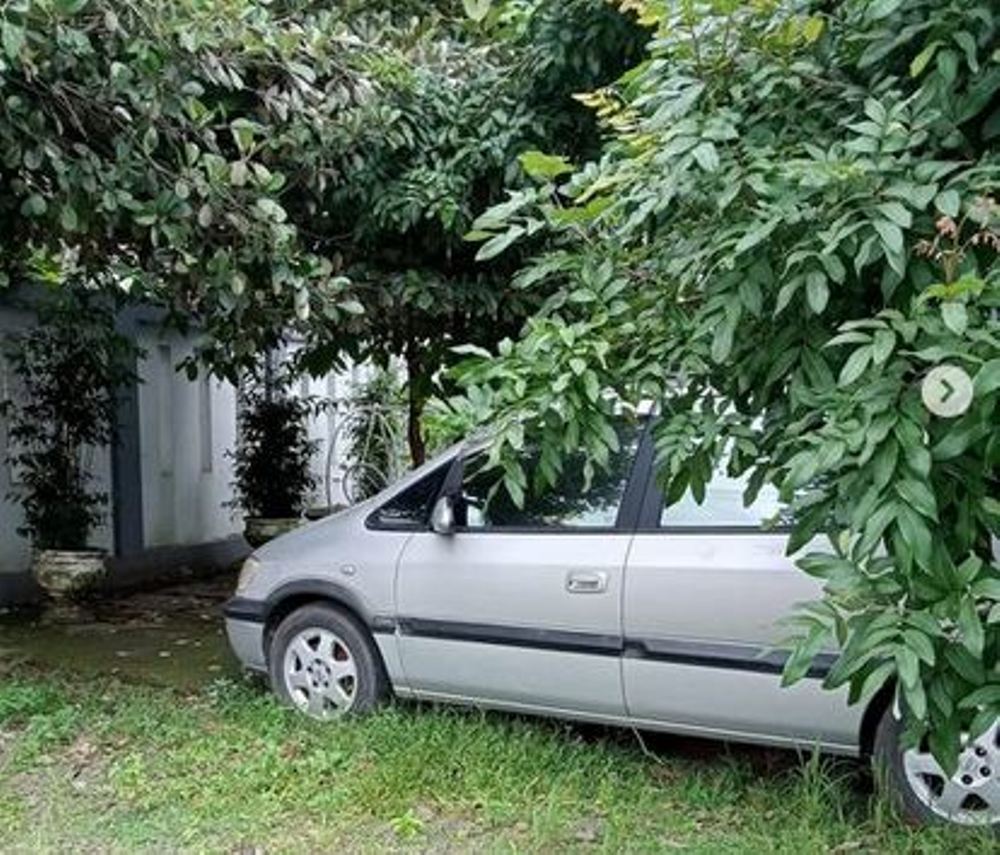 Viral di Pekalongan Mobil Chevrolet Dibiarkan 1 Bulan di Halaman Orang, Pemilik Rumah Bingung
