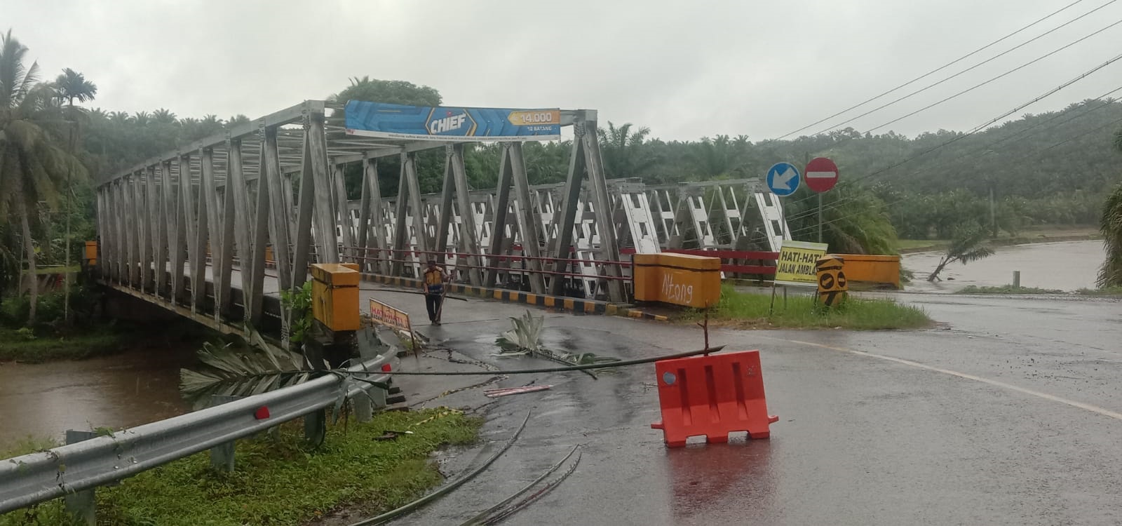 Jalan Lintas Bengkulu Selatan-Seluma Ambles, Akses Cinto Mandi-Telaga Dalam Putus