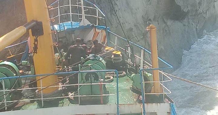 KM Sabuk Nusantara yang Terdampar di Bengkulu Selatan 'Ditarik' ke Pelabuhan Pulau Baai