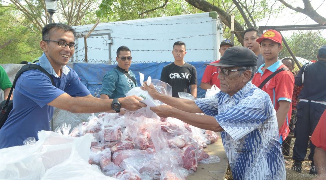 Bolehkah Panitia Mengambil dan Memasak Daging Kurban? UAS dan Buya Yahya Tegas