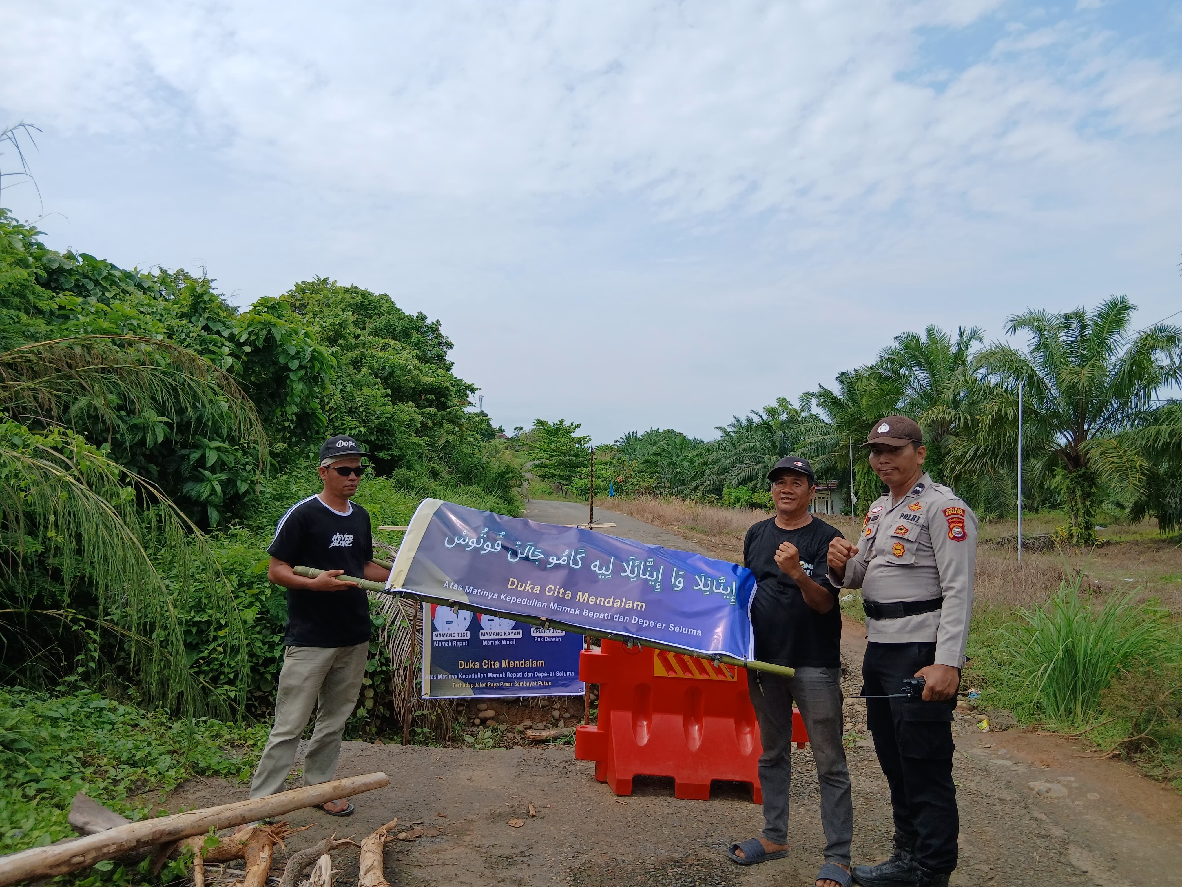 Akses ke RSUD Tais dan Pasar Sembayat Terganggu, Warga Bunga Mas Protes Jalan Amblas