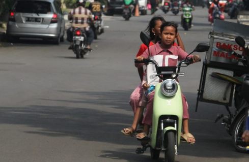 Manyoritas Pengguna Sepeda Listrik Tabrak Aturan, Didominasi Anak Anak, Berkendara Bebas di Jalan Raya