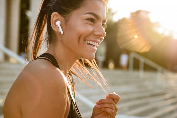 Earphone Ancam Kesehatan Telinga dan Otak! Begini Cara Bijak Menggunakannya 