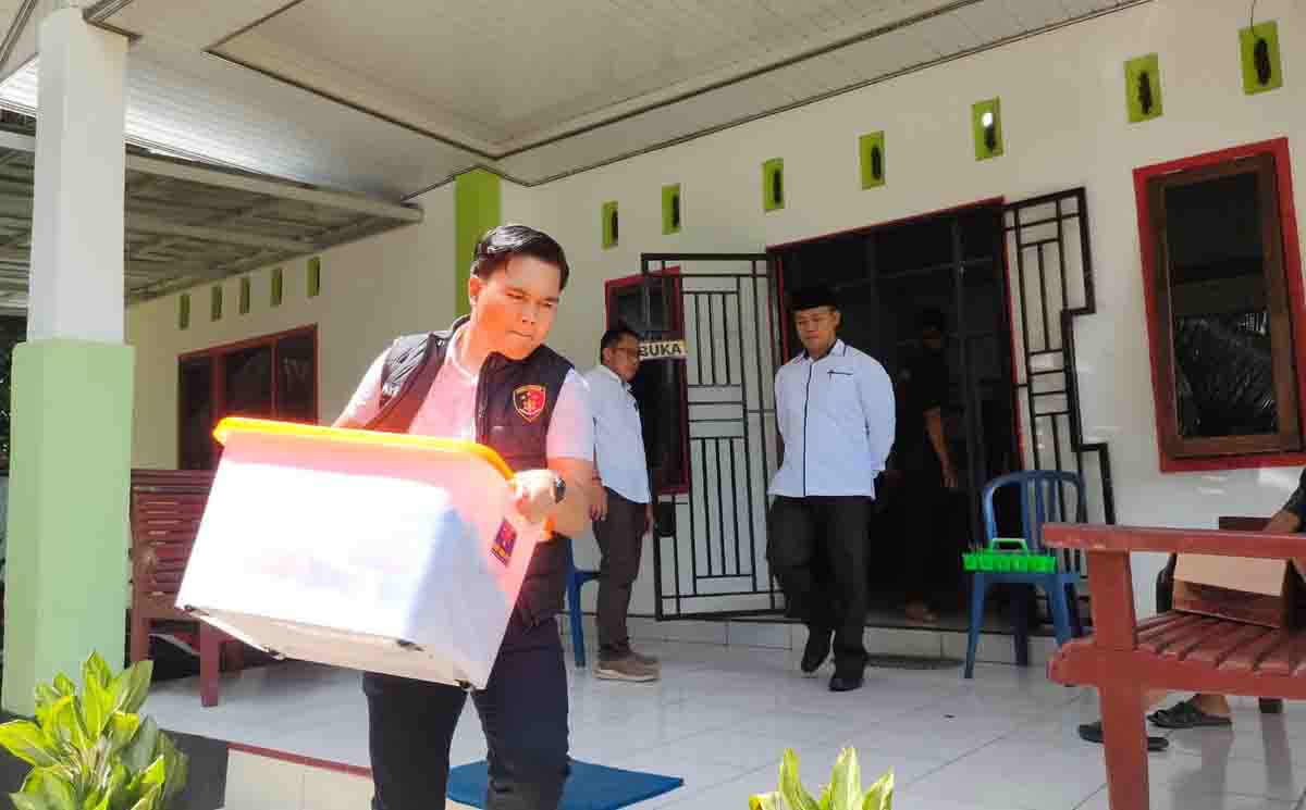 Penyidik Tipikor Polres Bengkulu Selatan Geledah Kantor Desa Jeranglah Tinggi, Ada Kerugian Rp 500 Juta