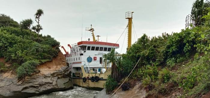 KM Sabuk Nusantara 46 yang Kandas di Bengkulu Selatan untuk Docking