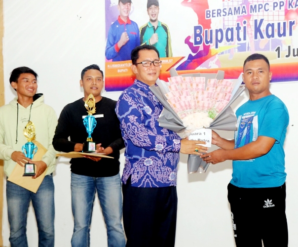 Tanjung Iman dan Tanjung Beringin Juara Turnamen Voli Bupati Kaur