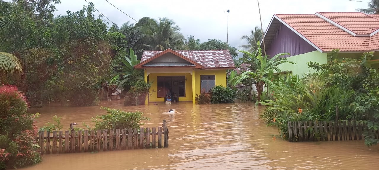 Ratusan Rumah Terendam Banjir