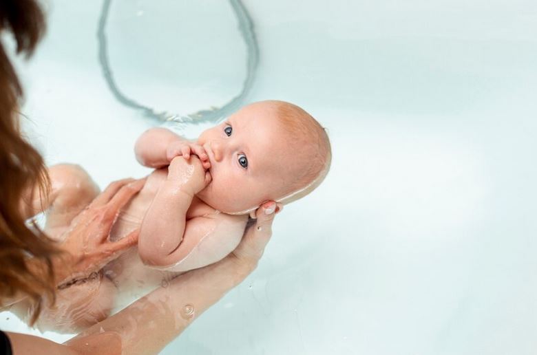 Keuntungan dan Risiko Water Birth, Melahirkan Dalam Air, Baik Ibu dan Bayi 