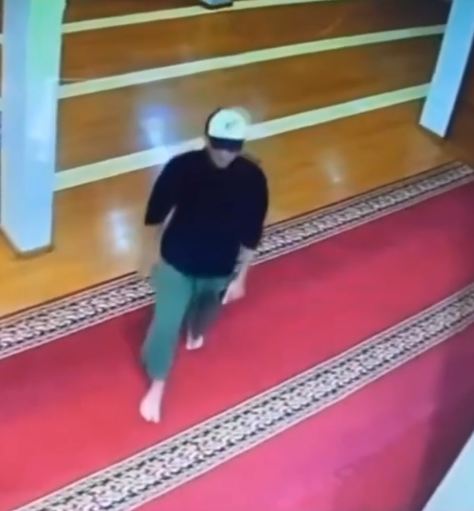 Pria Asal Australia Ludahi Imam Masjid di Bandung, Alasannya Terganggu Lantunan Ayat Suci Alquran 