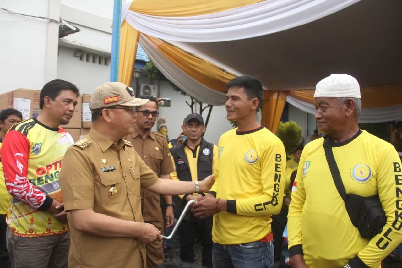  Bantuan Nelayan untuk Bengkulu Senilai Rp1.9 Miliar, Ini Jenis Bantuan yang Diserahkan Gubernur Bengkulu